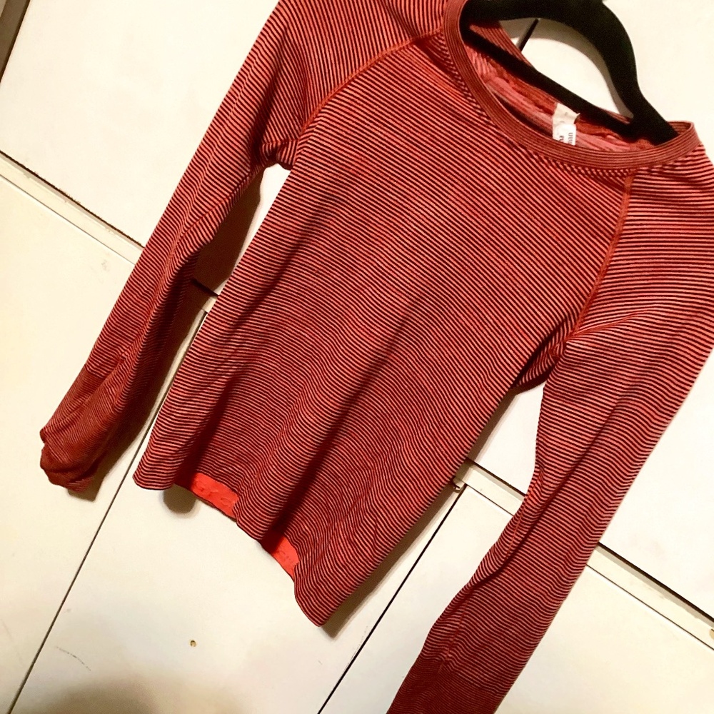 Lululemon Long sleeve workout shirt size 0 great condition